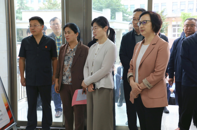 全市未成年人思想道德建设现场会观摩团莅临西峡法院观摩指导工作